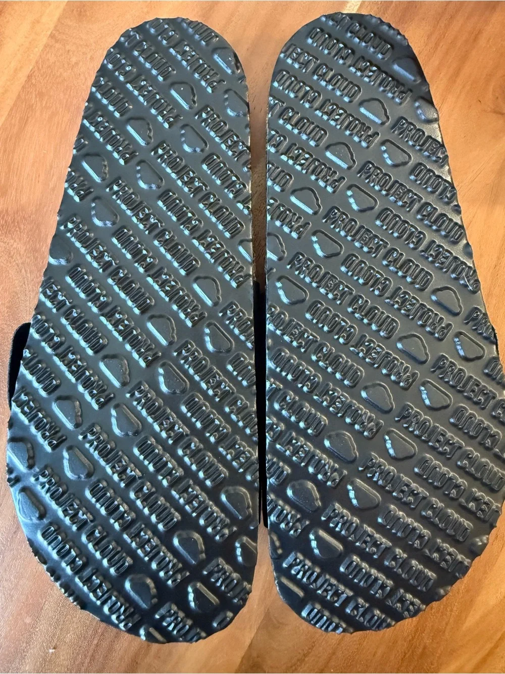New PROJECT CLOUD Buckle Slide
Sandals in black - Picture 6 of 7